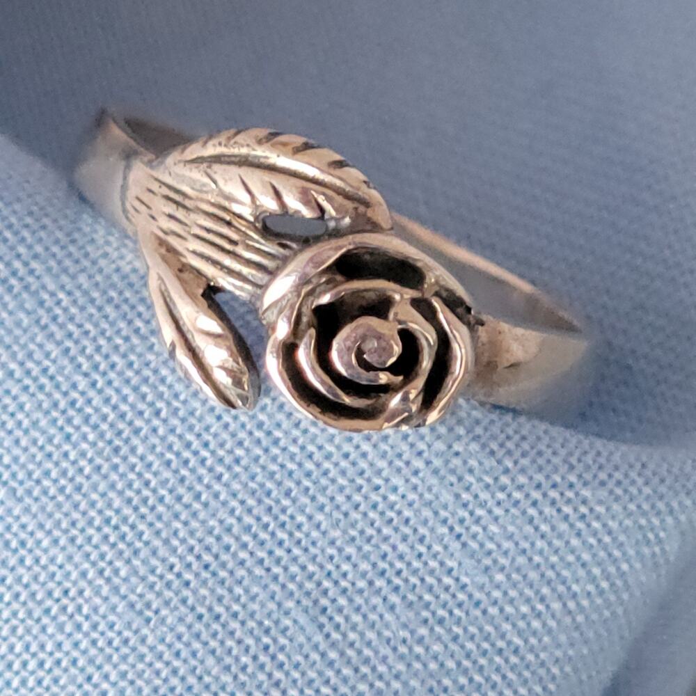 Sterling Silver Pretty Rose Flower Leaf Ring SIZE 7.5